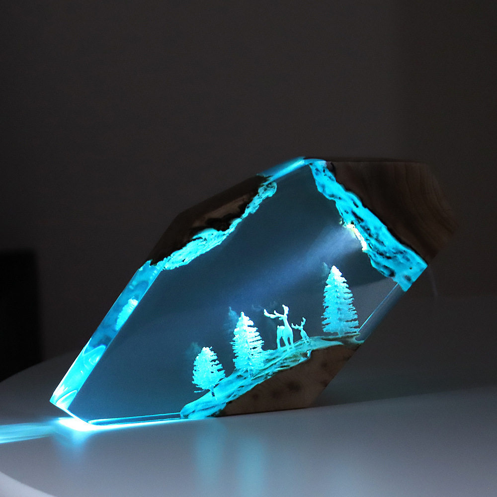 Home Decor Resin - 森の妖精鹿デスクトップアート、パーソナライズされた発光オーナメント、沈没船タコ、聖なる木製樹脂製ホームデコレーションクラフトアイテム