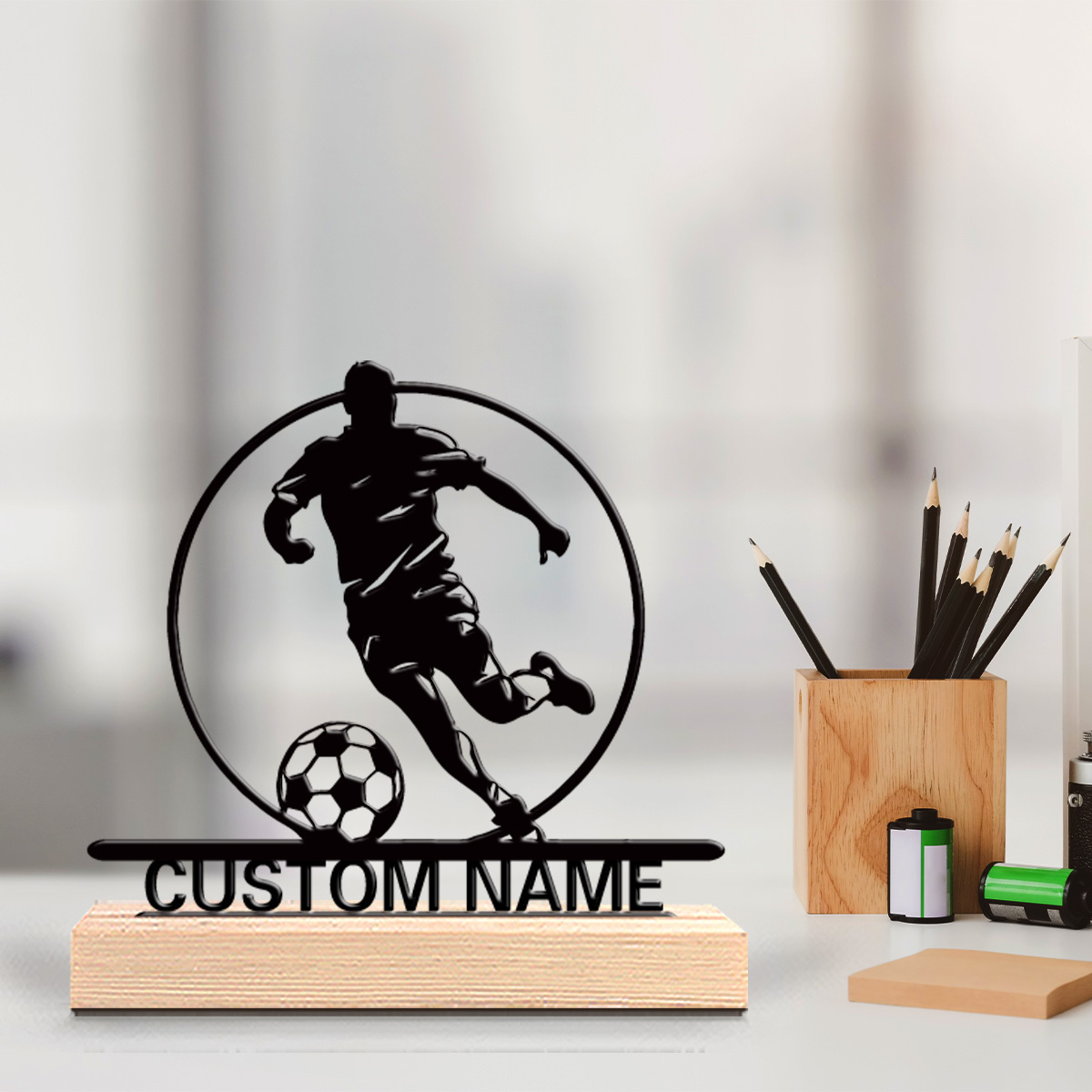 カスタムサッカー選手メタル像（名前入り）、木製台座付きテーブ - Home Decor Unique Items のレビューと価格