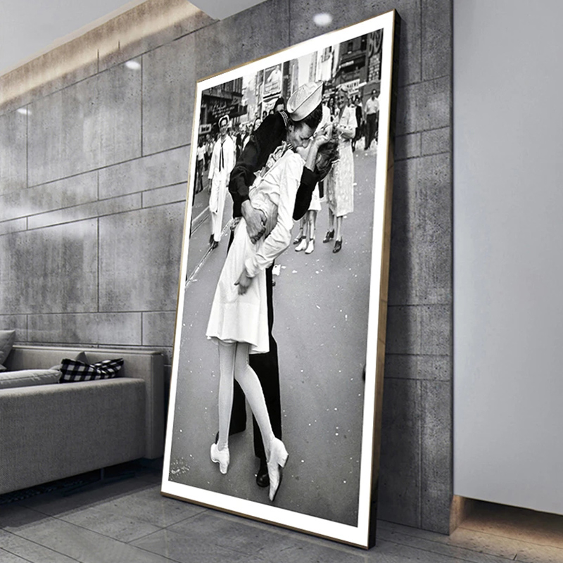 黒と白の勝利のキスビンテージアートポスター、ニューヨークのキ - Victory Home Decor のレビューと価格