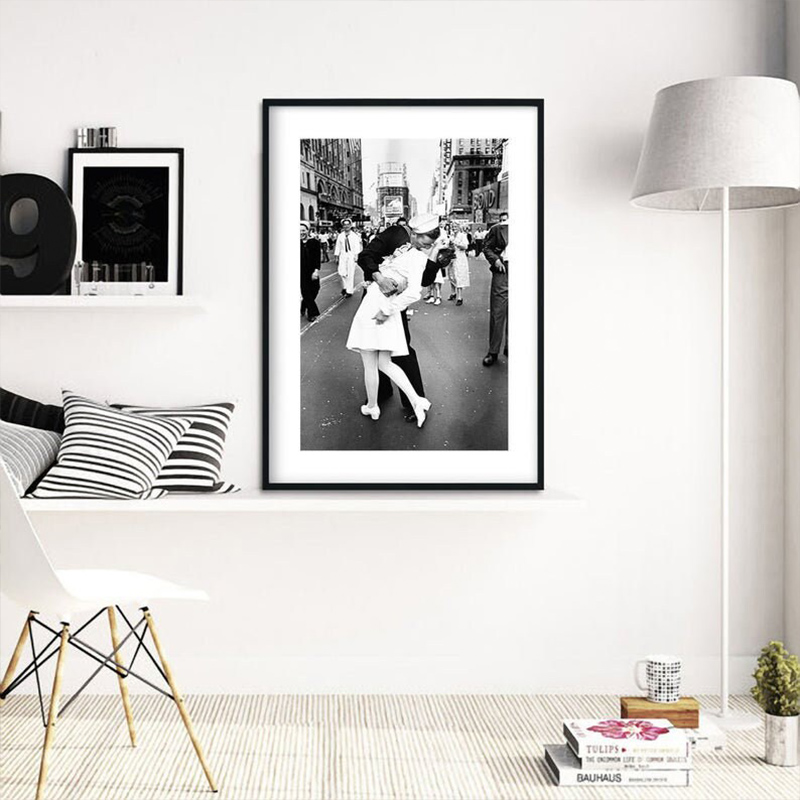 黒と白の勝利のキスビンテージアートポスター、ニューヨークのキ - Victory Home Decor のレビューと価格